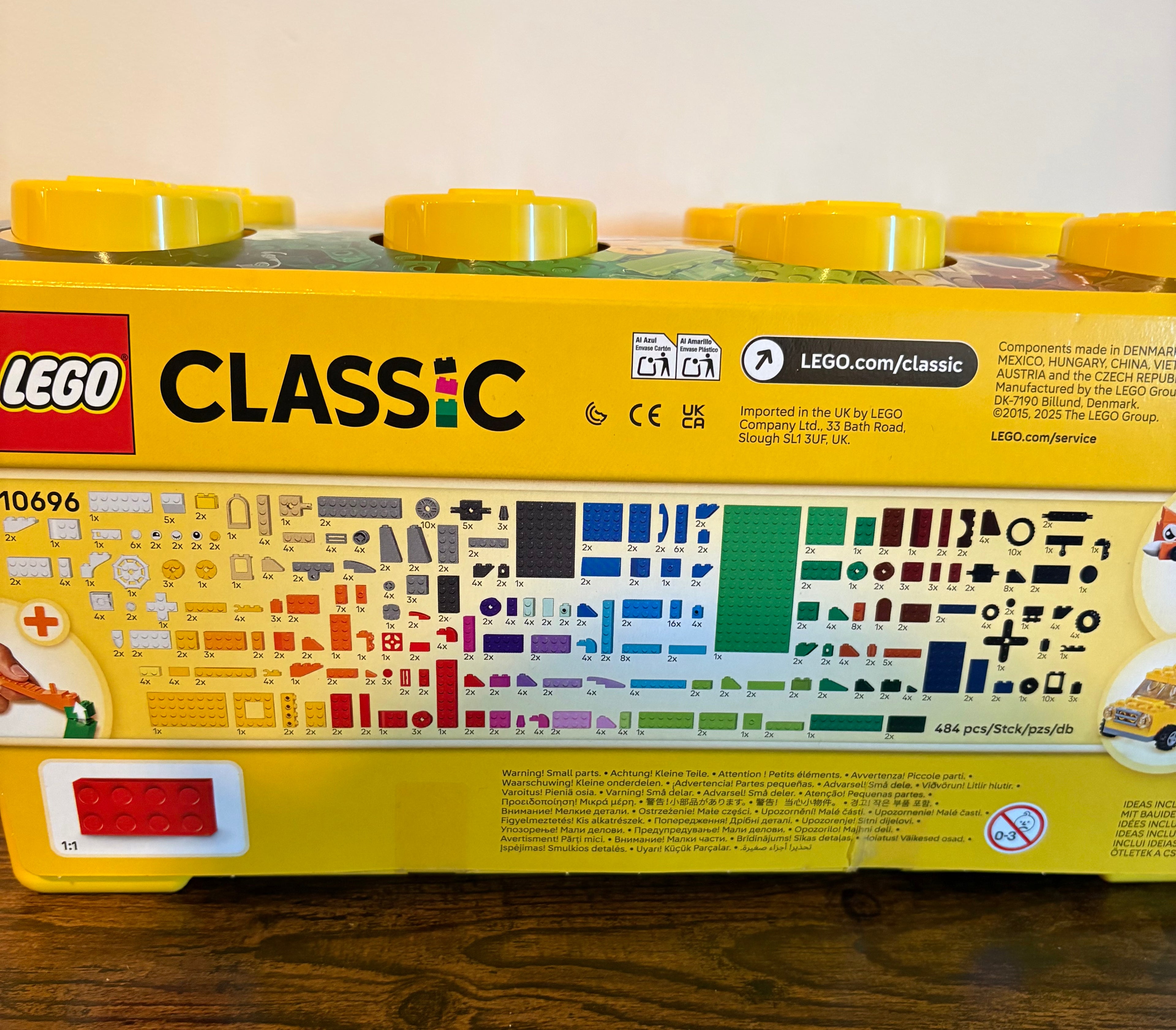 Lego 10696 Classic Creative Bricks Set with Storage Box 4+ NEW