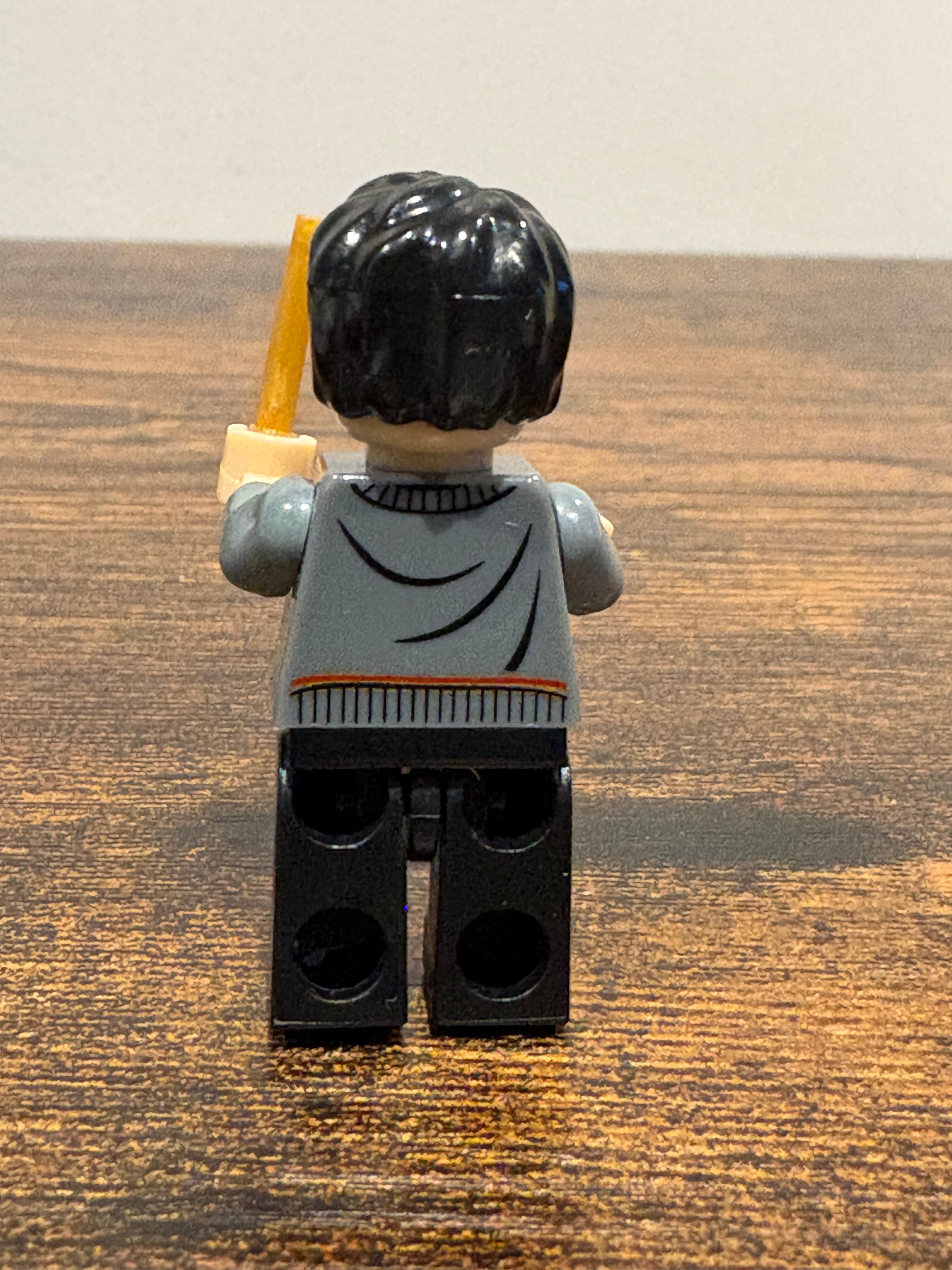 Mini Figure  - Harry Potter brown  wand (Copy)