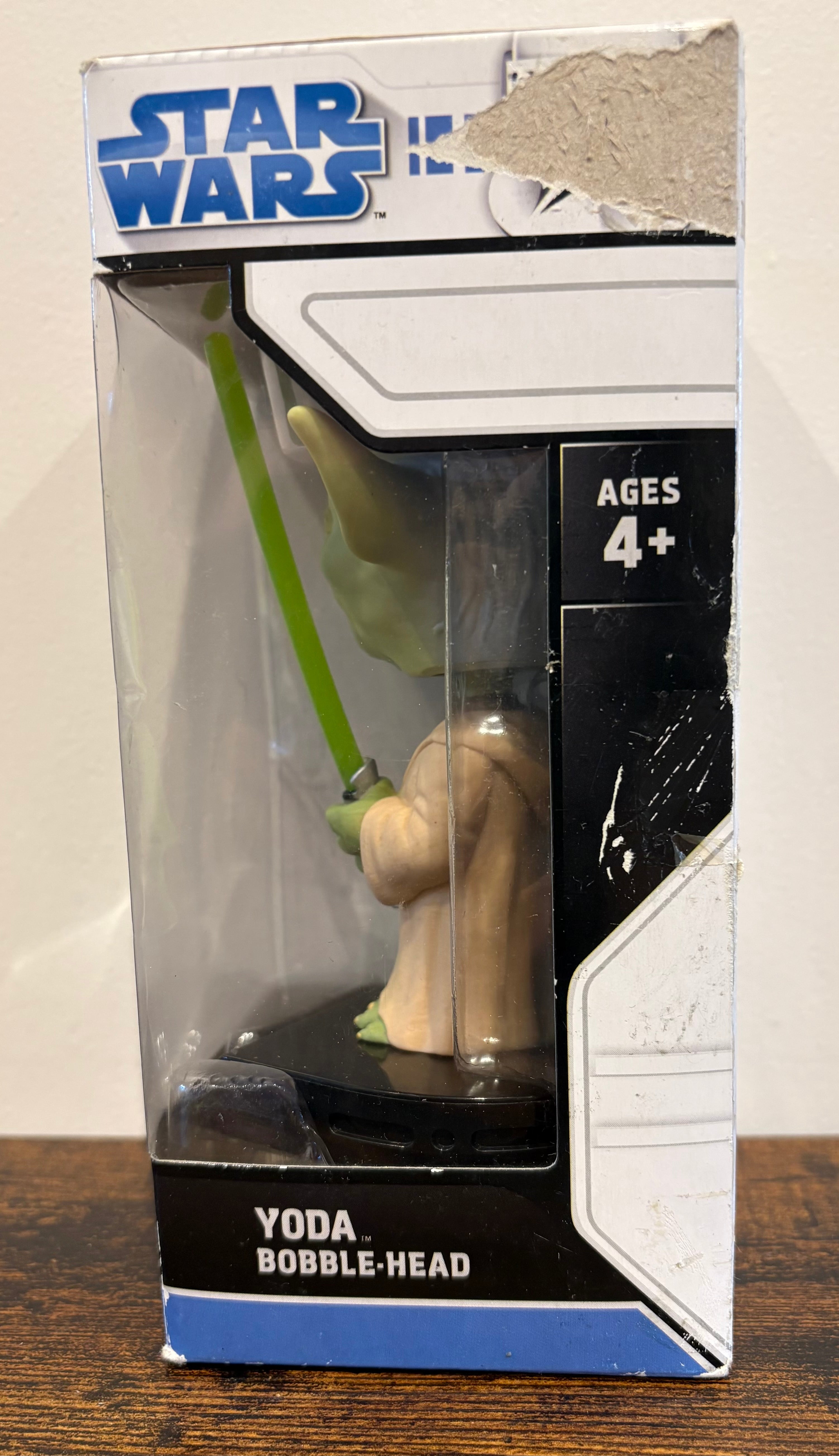 Star Wars Yoda - WACKY WOBBLERS BOBBLE-HEAD   Official Funko 2008