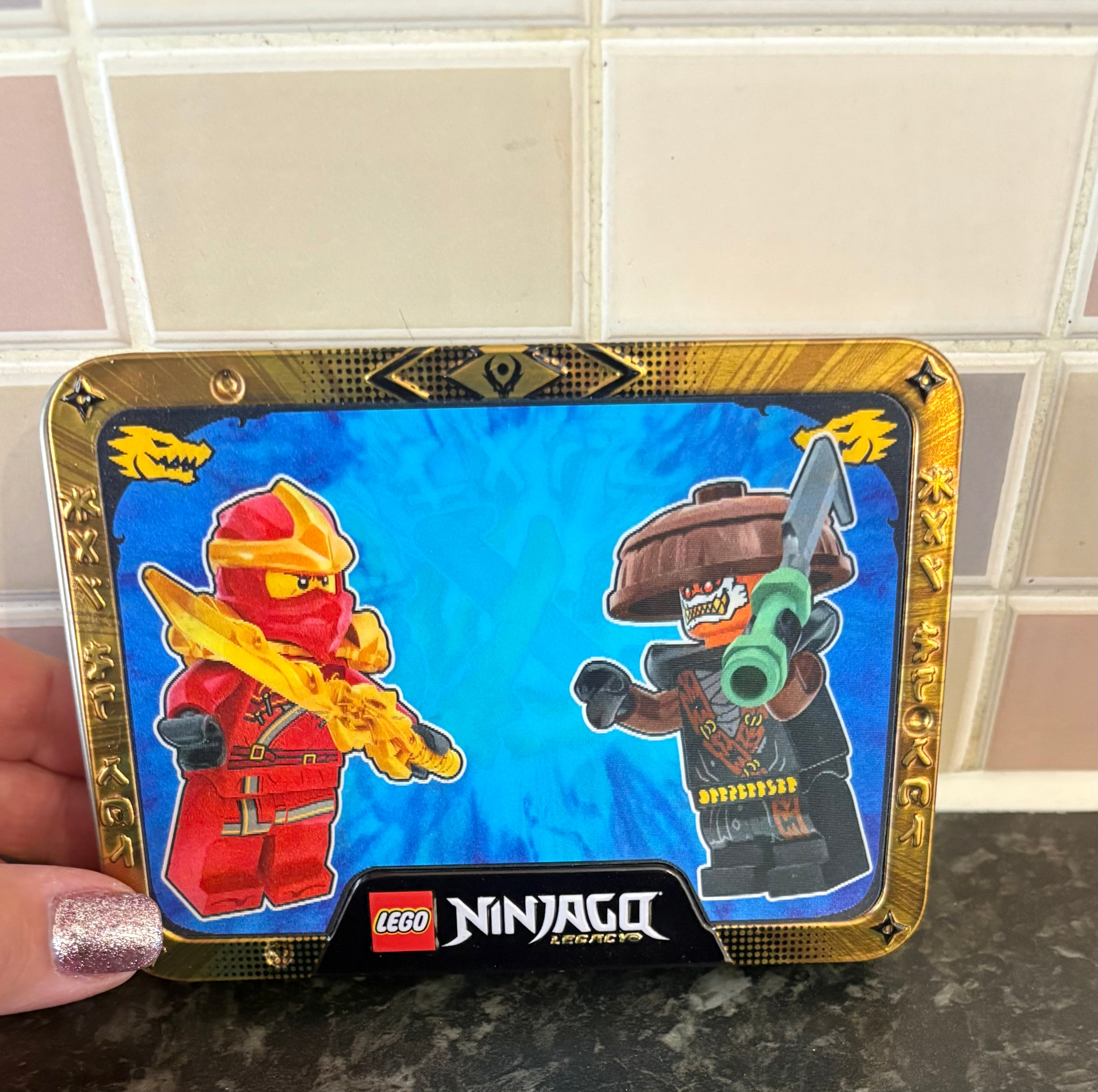 Mini figures - Ninjago Limited Edition Hologram Tin With Two Figures - Brand New L0002213,