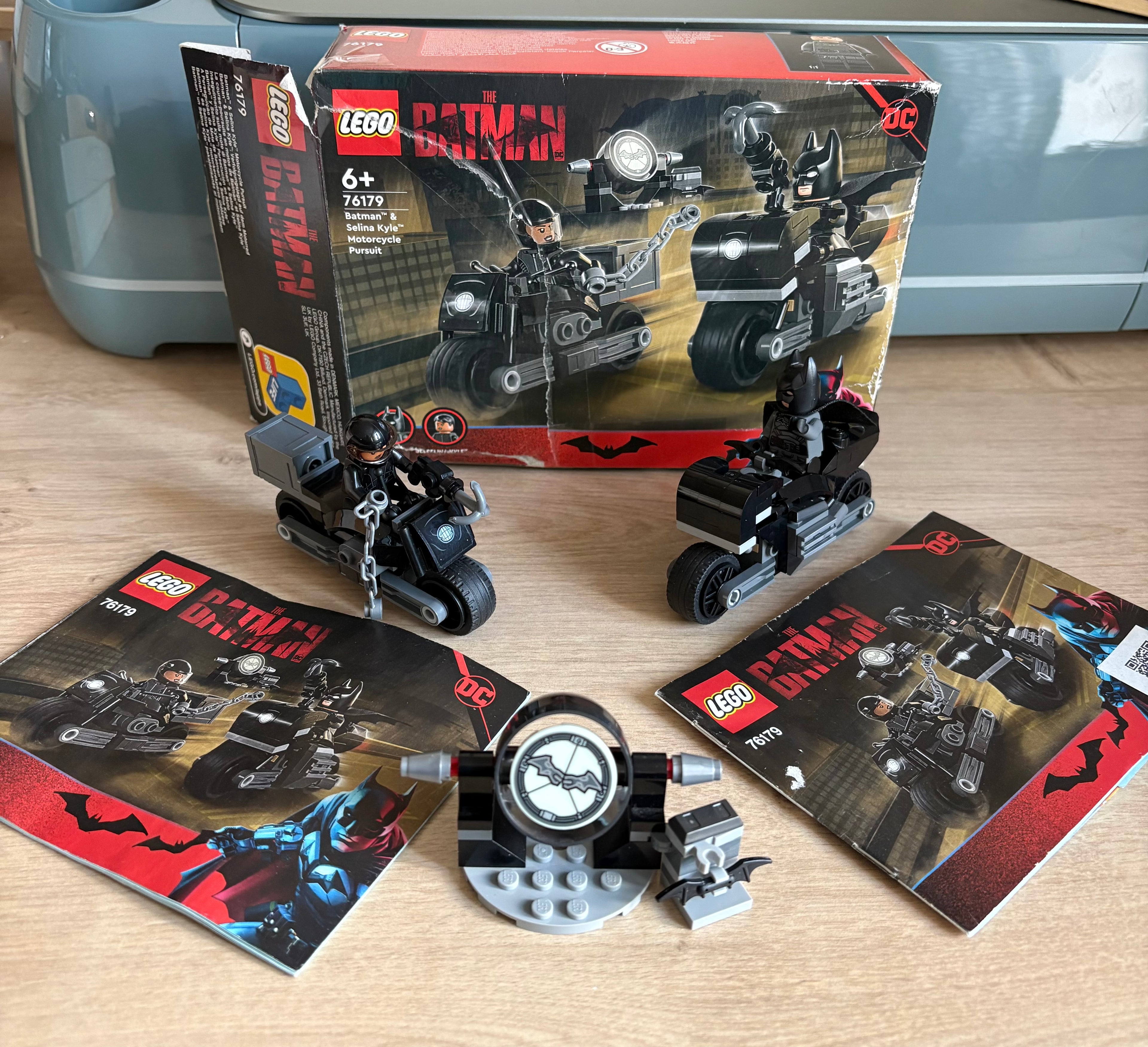 LEGO The Batman 2022 Batman & Selina Kyle Motorcycle Pursuit