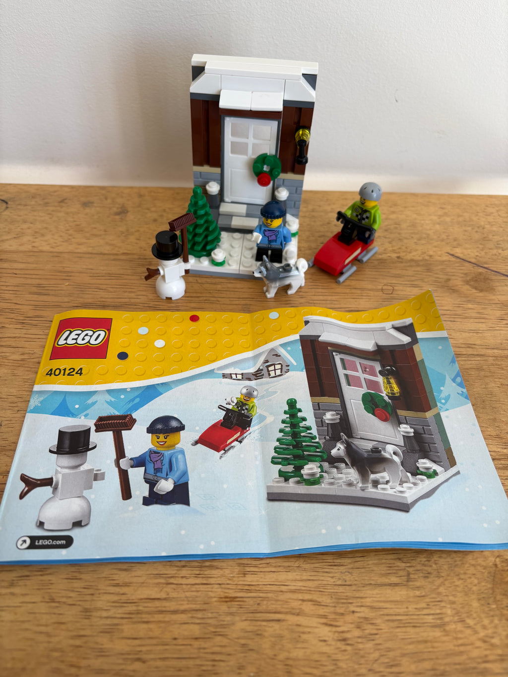 Lego - Seasonal: Winter Fun (40124) used 100% complete DISPLAYED ONLY