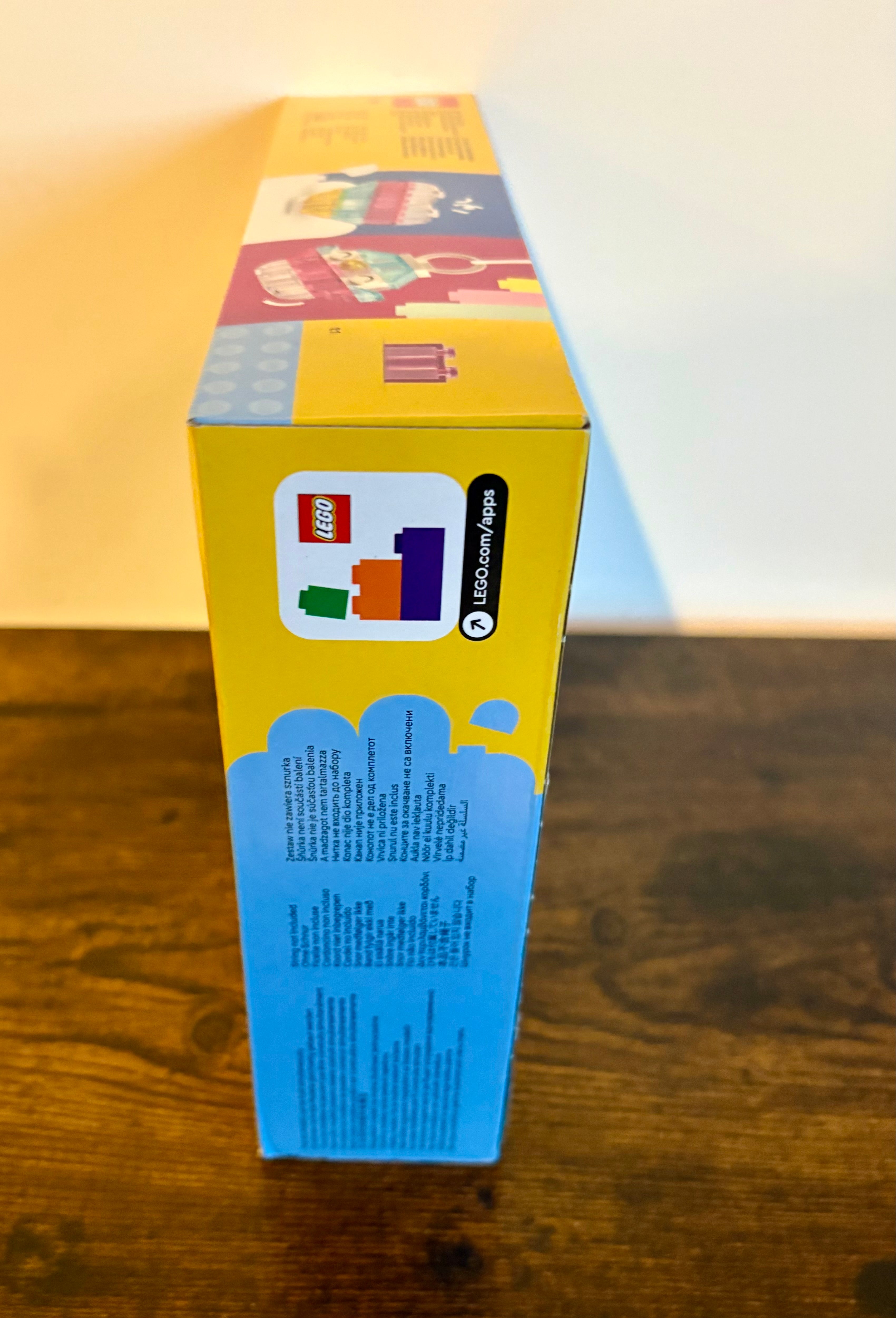 Lego CLASSIC: Magical Transparent Box (11040)