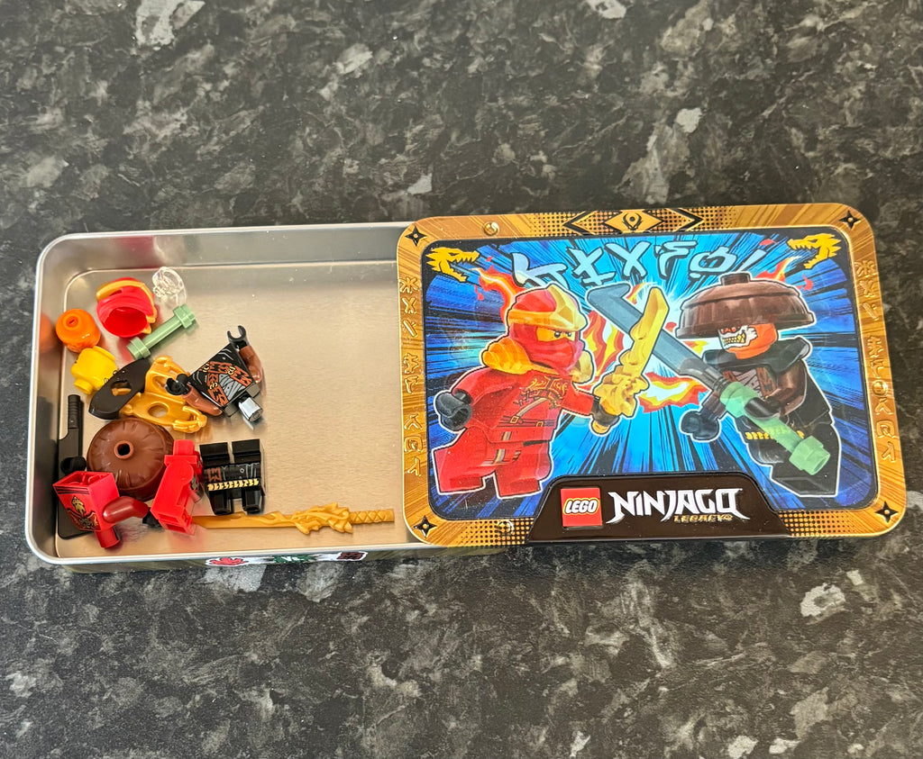 Mini figures - Ninjago Limited Edition Hologram Tin With Two Figures - Brand New L0002213,