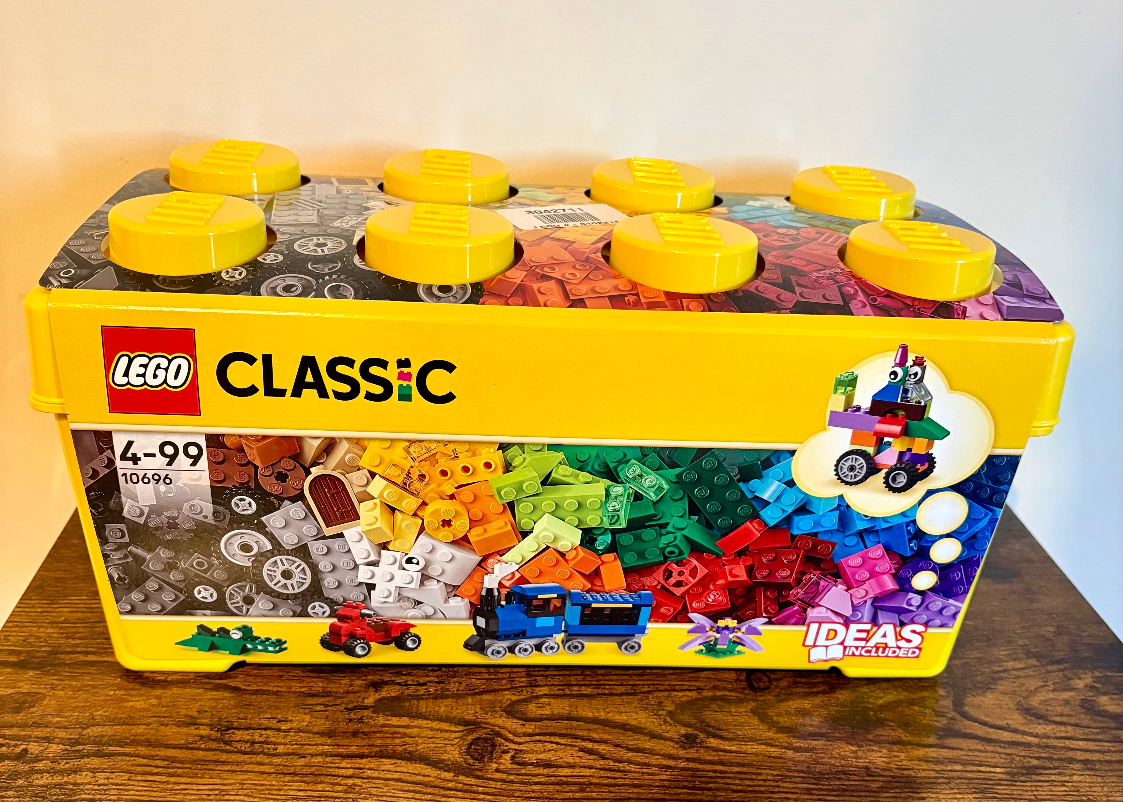 Lego 10696 Classic Creative Bricks Set with Storage Box 4+ NEW