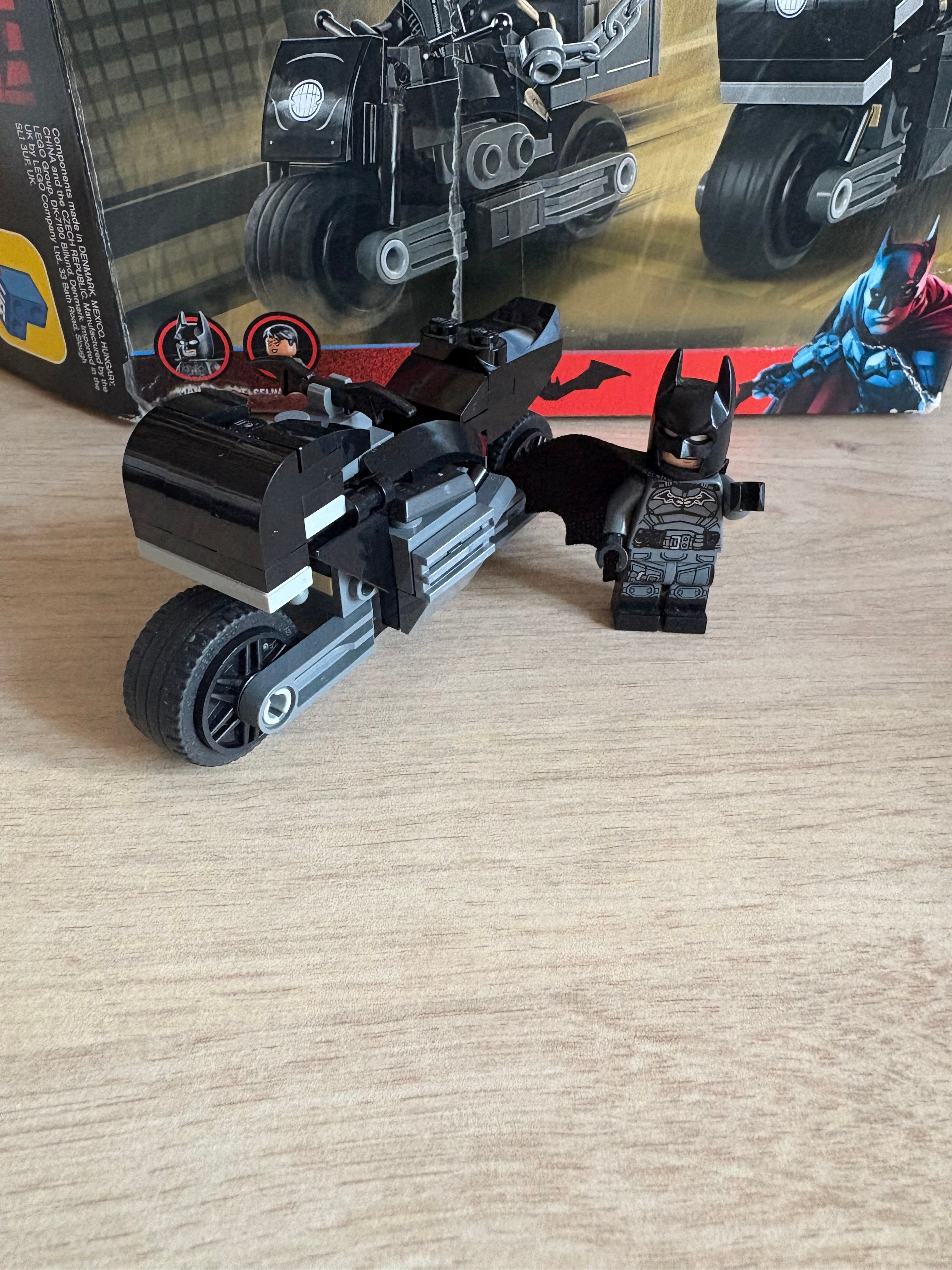 LEGO The Batman 2022 Batman & Selina Kyle Motorcycle Pursuit