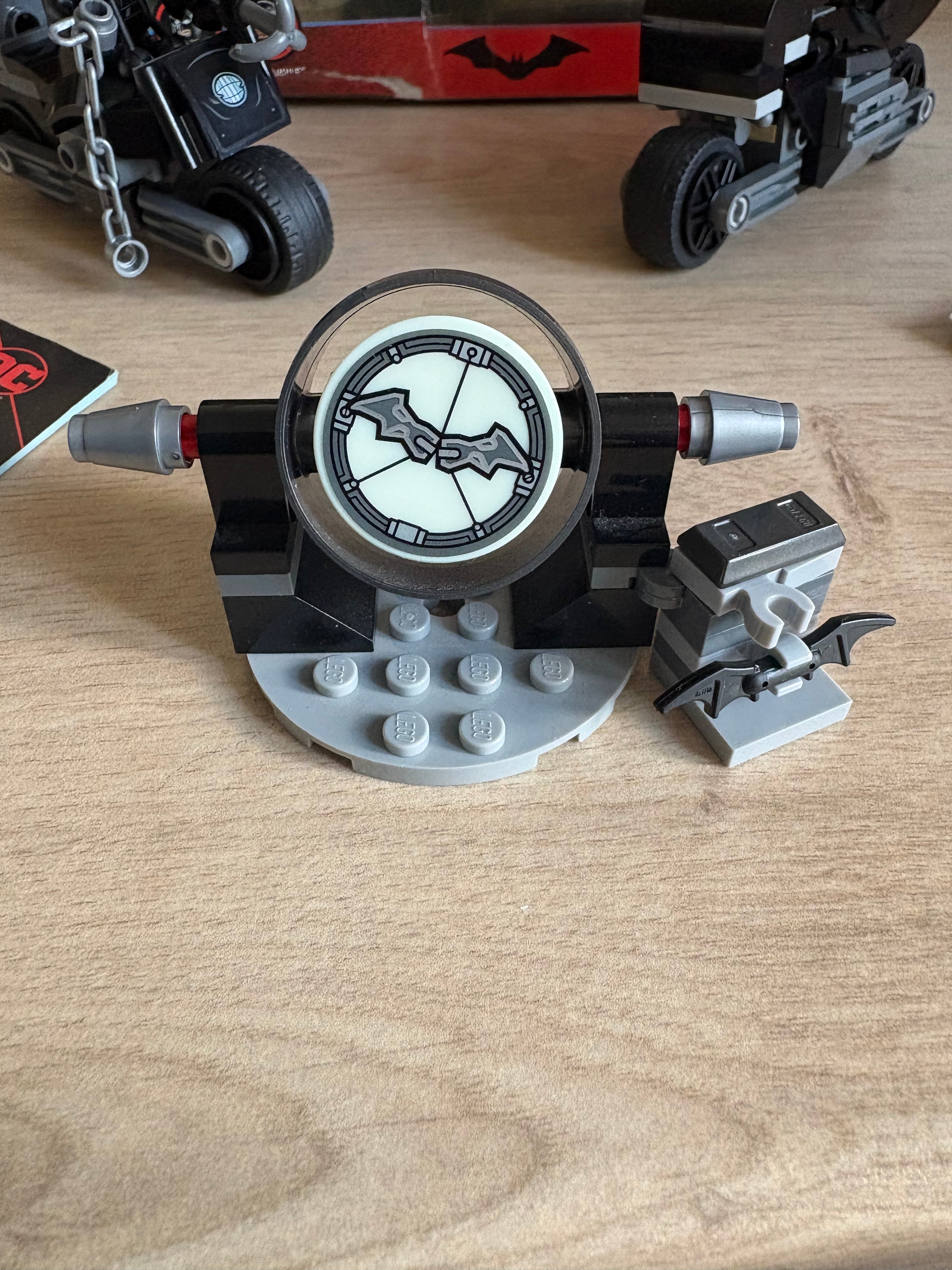 LEGO The Batman 2022 Batman & Selina Kyle Motorcycle Pursuit