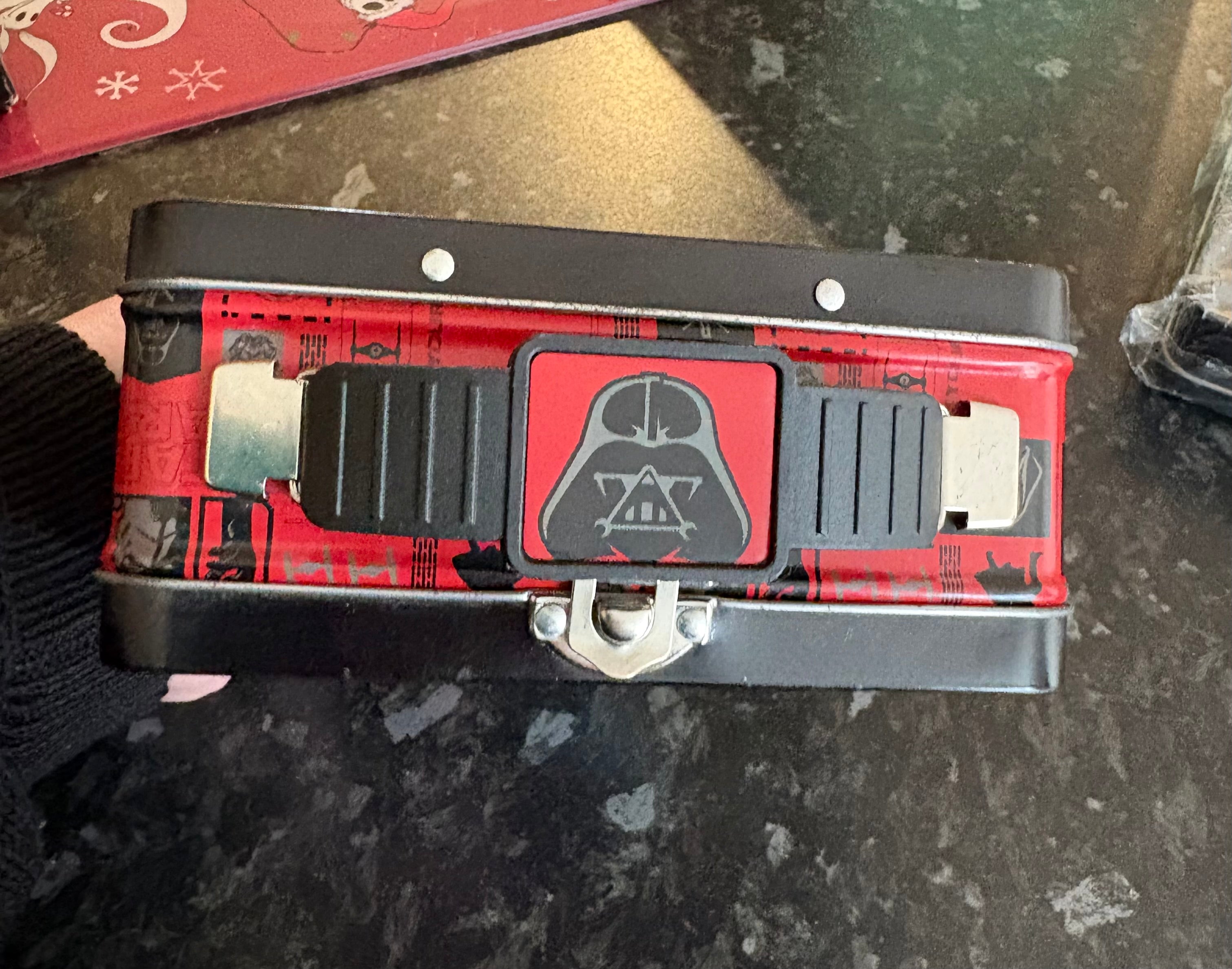 Collectable STAR WARS Darth Vader Tin Box Co Lunch Box Travel Collect School Keepsakes