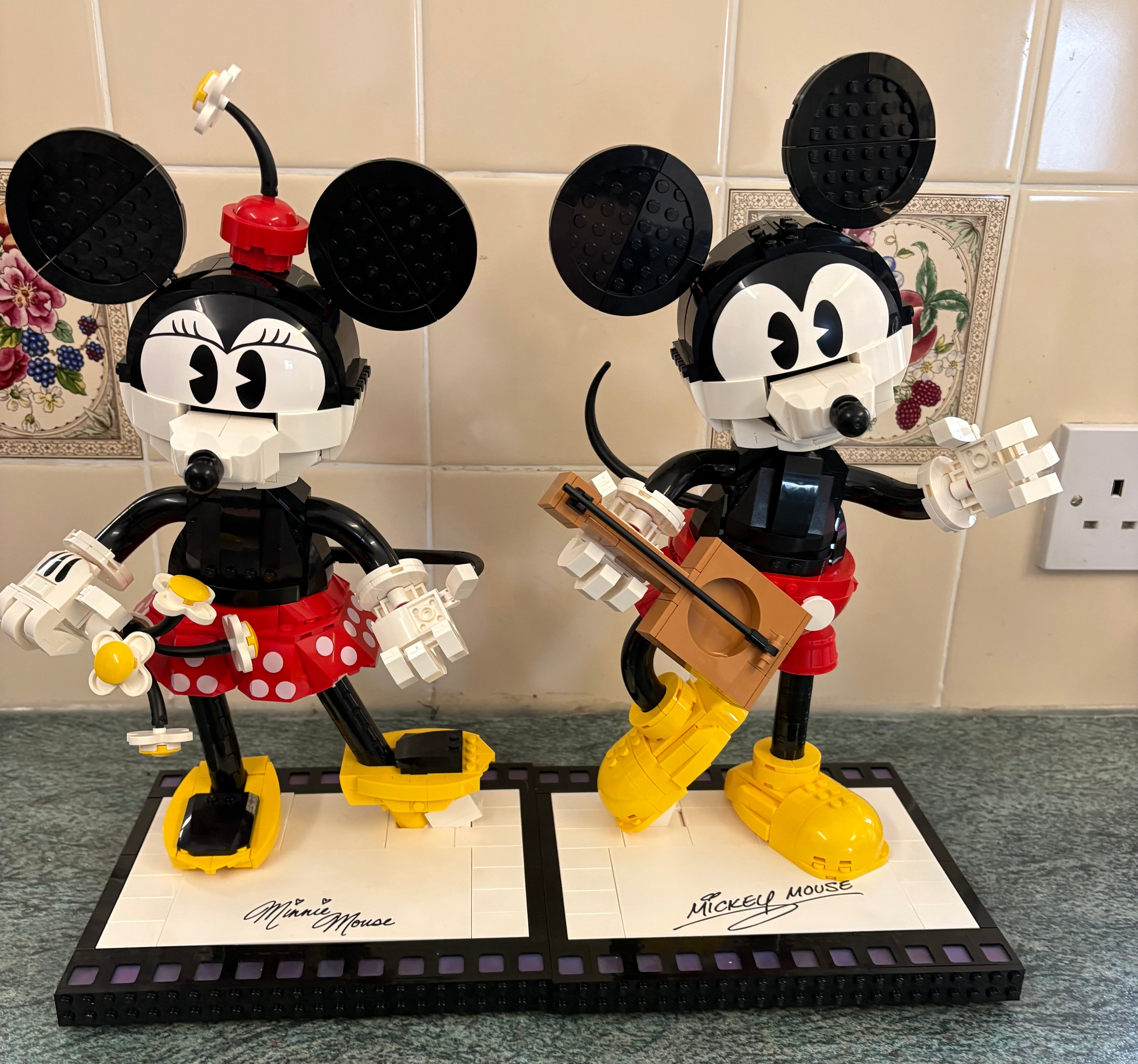 Lego Disney Mickey Mouse & Minnie Mouse 43179 Retired Set  100% Complete