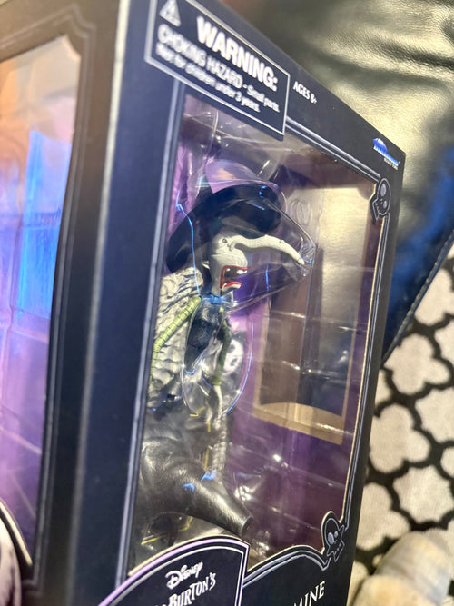 Collectables - The Nightmare Before Christmas Helgamine the Witch action figure diamond toys..