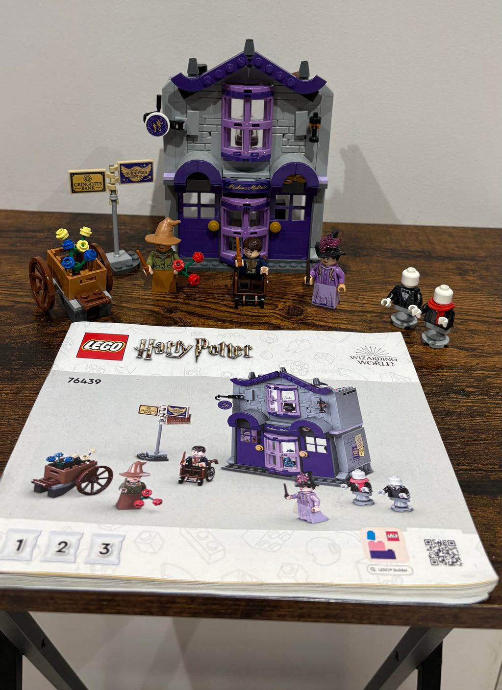 Lego - 76439 Madam Malkin's Robes Shop