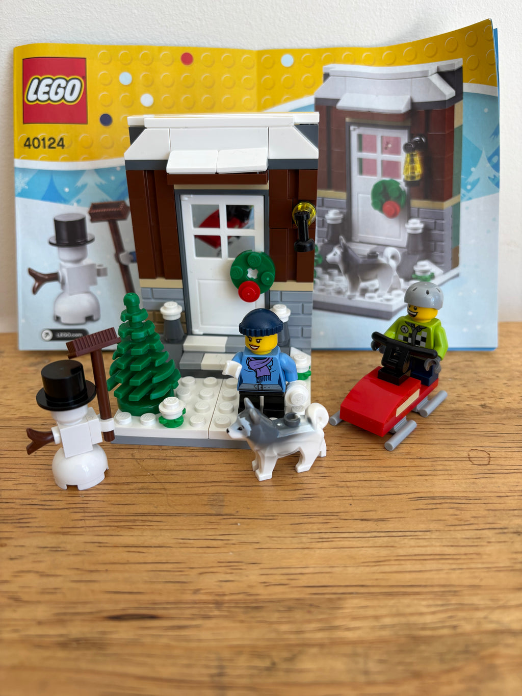 Lego - Seasonal: Winter Fun (40124) used 100% complete DISPLAYED ONLY