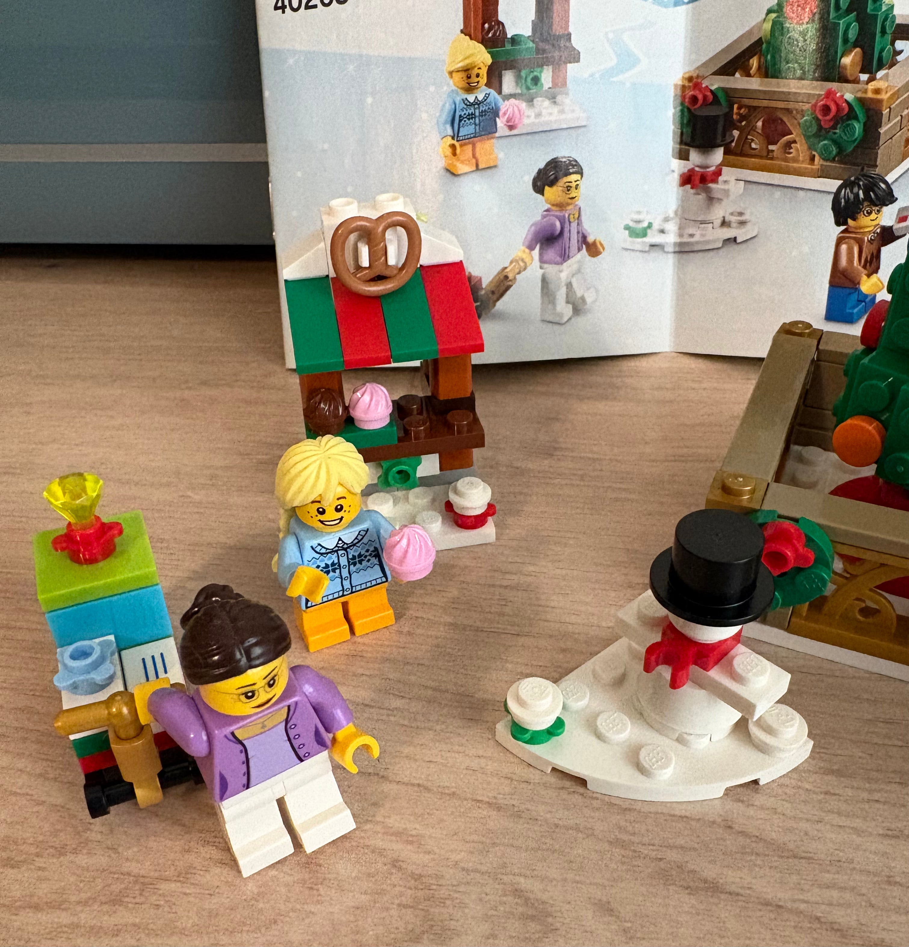 Lego - 40263 - A Christmas scene - Retired set